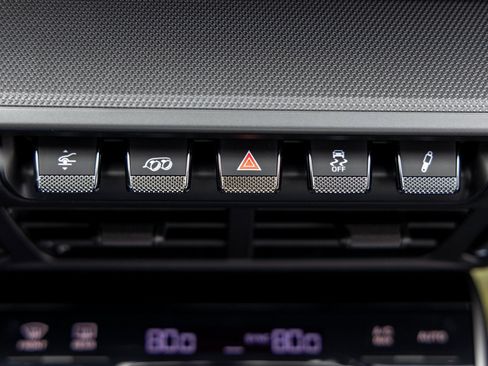 Certified 2025 Porsche 911 Carrera image 38