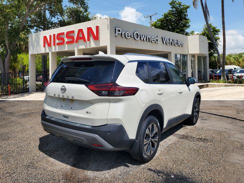 Used 2022 Nissan Rogue SV w/ SV Premium Package image 4