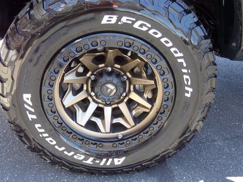 Used 2021 Toyota Tacoma SR5 AWD/4WD image 19