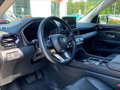 Used 2024 Honda Pilot Touring image 18