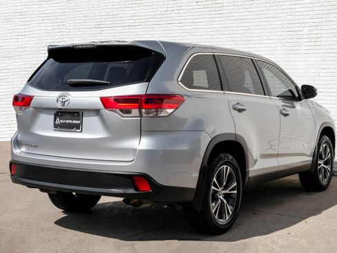 Used 2019 Toyota Highlander LE image 7
