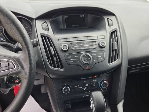 Used 2018 Ford Focus SE FWD image 16