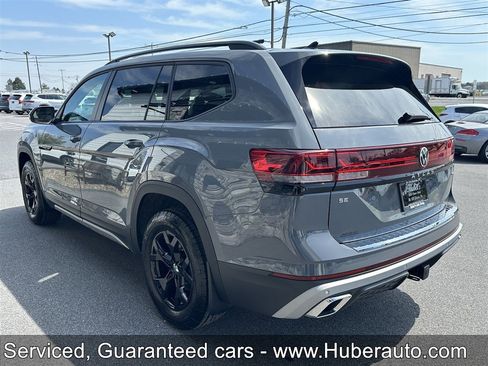 Used 2025 Volkswagen Atlas Peak Edition SE image 5