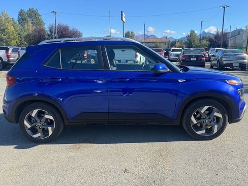 Used 2023 Hyundai Venue SEL image 6