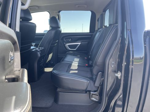 Used 2017 Nissan Titan PRO-4X AWD/4WD image 23