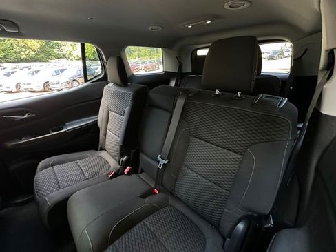 Used 2017 GMC Acadia SLE image 28