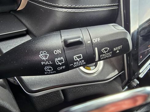 Used 2023 Jeep Grand Cherokee Altitude AWD/4WD image 18