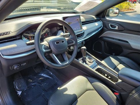 Used 2024 Jeep Compass Latitude image 20