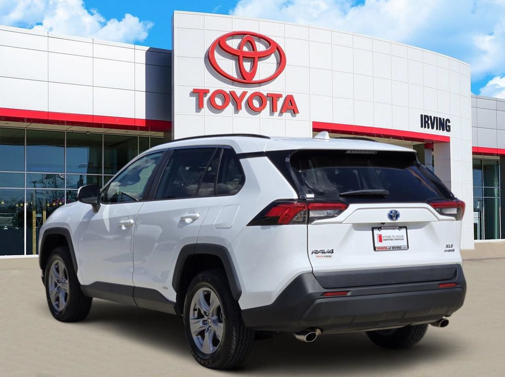 Used 2022 Toyota RAV4 XLE w/ Convenience Package AWD/4WD image 3