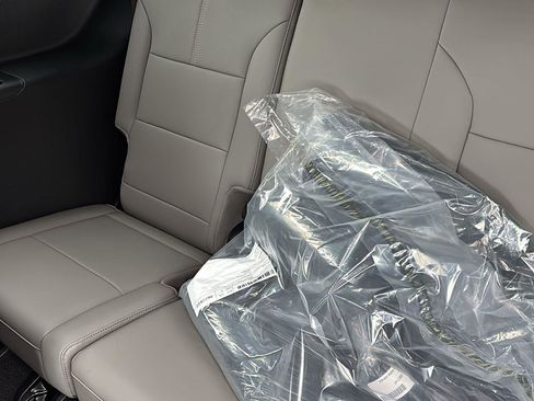 New 2025 GMC Acadia Elevation w/ Elevation Premium Package image 17