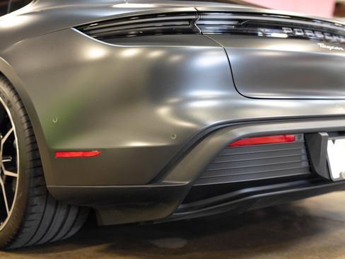 Used 2025 Porsche Taycan RWD image 36