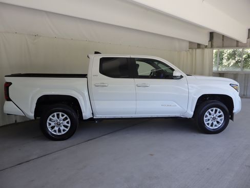 Used 2026 Toyota Tacoma SR5 RWD image 4