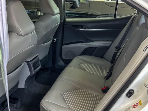 Used 2018 Toyota Camry SE FWD image 18