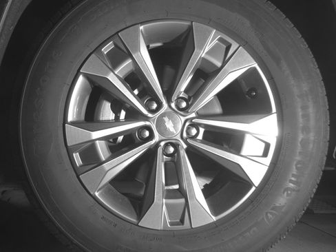 Used 2025 Chevrolet Equinox LT FWD image 12
