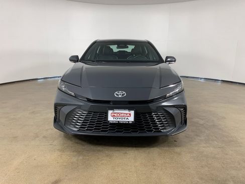 Used 2025 Toyota Camry SE image 3