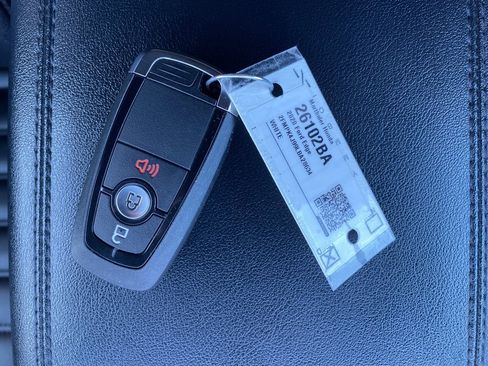 Used 2020 Ford Edge SEL image 28