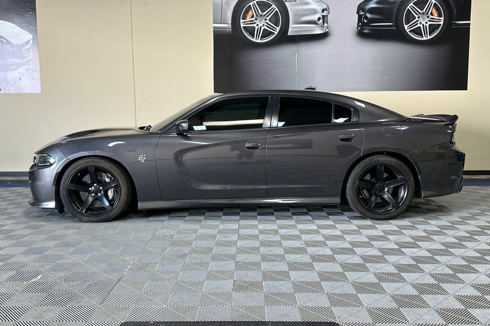 Used 2018 Dodge Charger SRT Hellcat RWD image 7