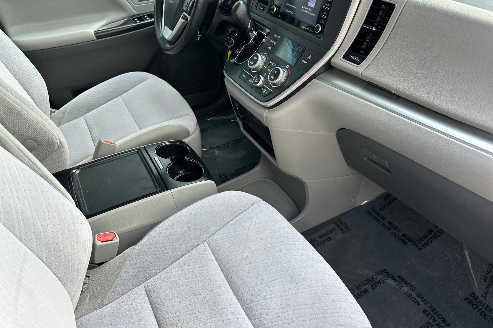 Used 2020 Toyota Sienna LE w/ Carpet Mat Package FWD image 18