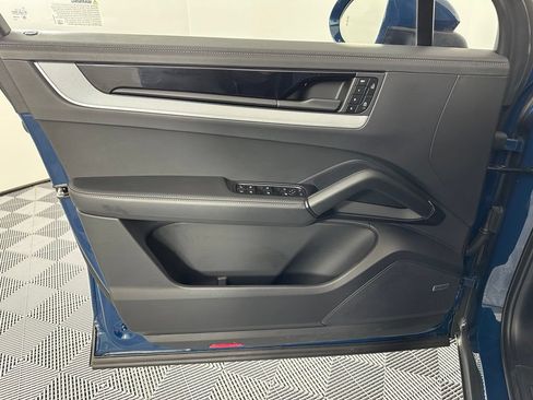 Certified 2026 Porsche Cayenne E-Hybrid AWD/4WD image 16