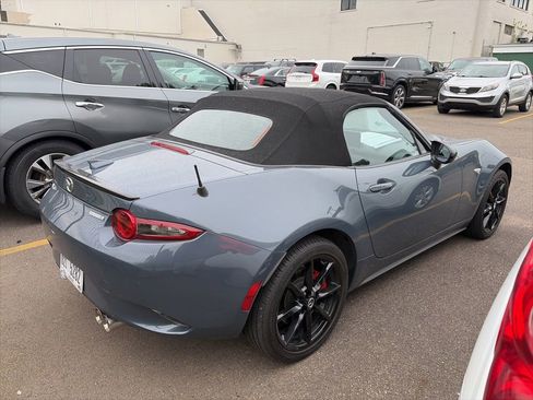 Used 2020 MAZDA MX-5 Miata Club RWD image 6