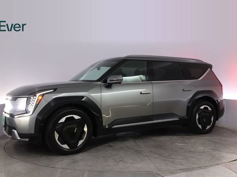 Used 2024 Kia EV9 Land AWD/4WD image 18