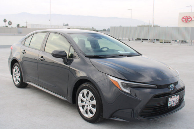 Certified 2025 Toyota Corolla LE FWD image 2