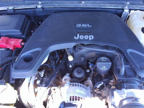 Used 2018 Jeep Wrangler Unlimited Rubicon AWD/4WD image 25