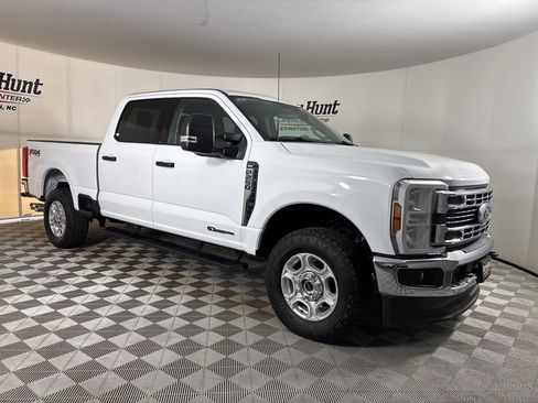 Used 2025 Ford F250 XLT w/ FX4 Off-Road Package image 2