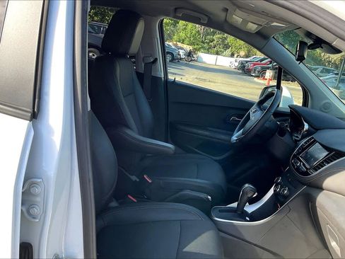 Certified 2022 Chevrolet Trax LT w/ Driver Confidence Package image 7