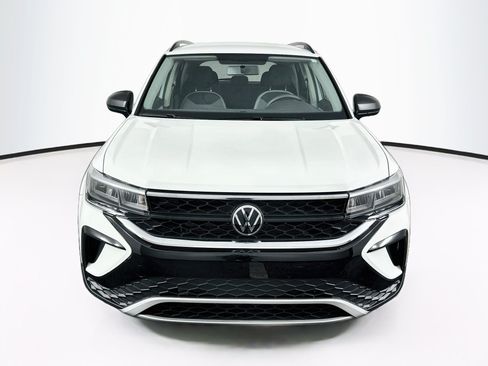 Used 2022 Volkswagen Taos S FWD image 2