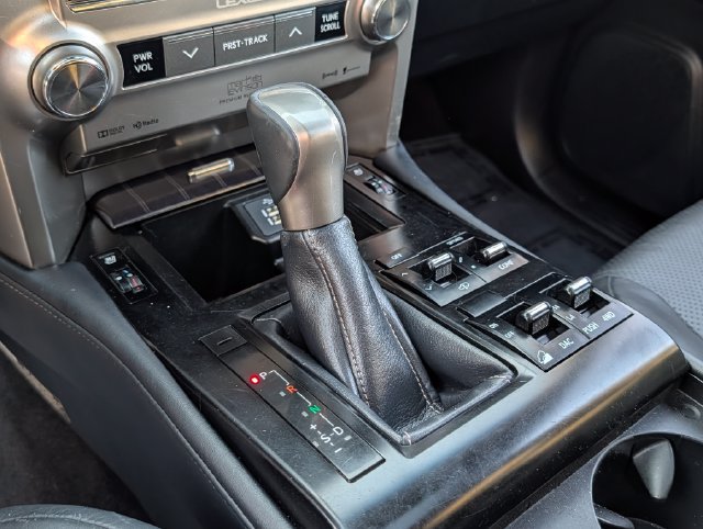 Used 2021 Lexus GX 460 Luxury w/ Sport Design Package AWD/4WD image 32