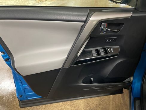 Certified 2018 Toyota RAV4 Limited image 10