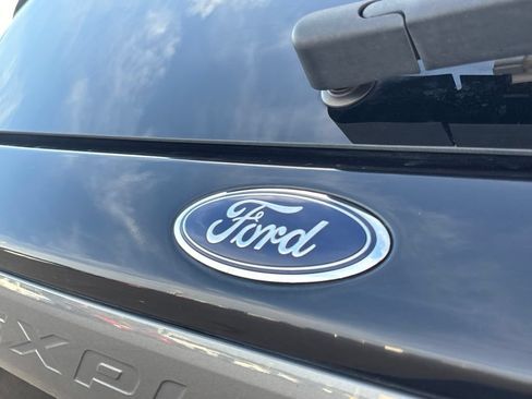 Used 2021 Ford Explorer XLT w/ Equipment Group 202A AWD/4WD image 36