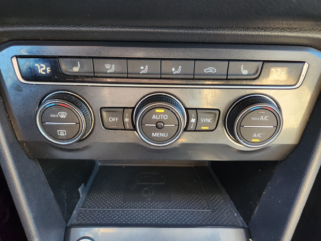 Used 2021 Volkswagen Tiguan SE w/ Panoramic Sunroof Package FWD image 13