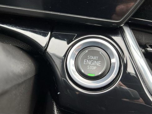 Used 2024 Chevrolet Trax RS w/ Sunroof Package image 16