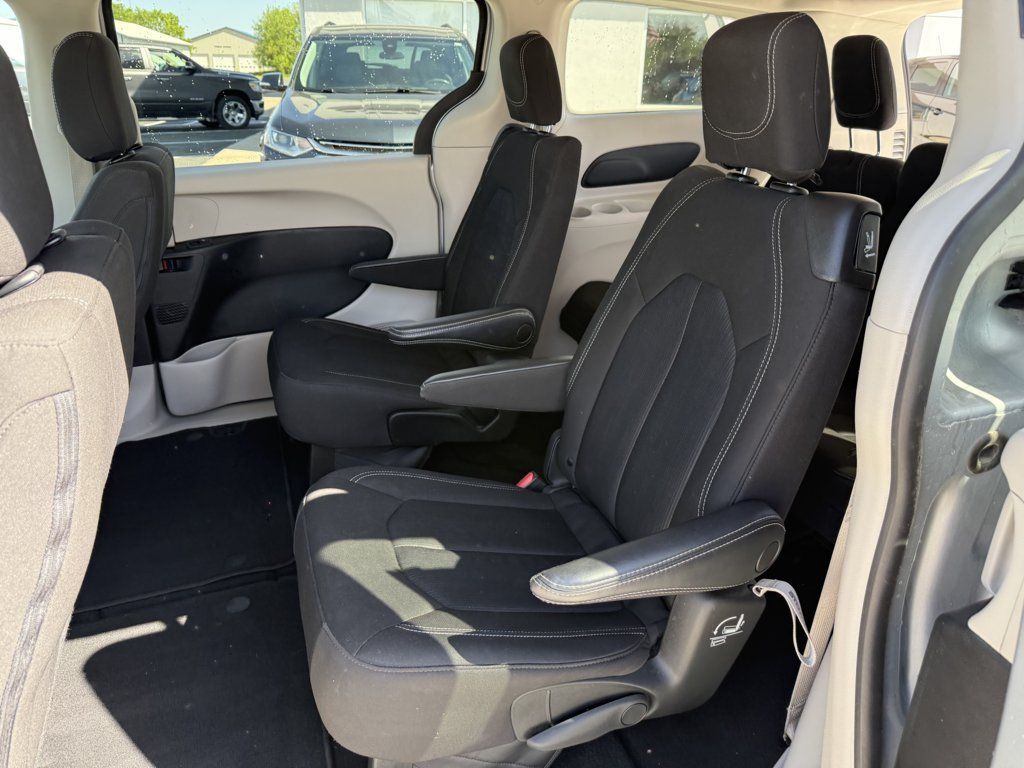 Used 2023 Chrysler Voyager LX FWD image 14