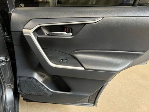 Used 2019 Toyota RAV4 XLE w/ Convenience Package FWD image 13