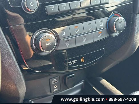 Used 2017 Nissan Rogue SV AWD/4WD image 25