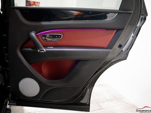 Used 2018 Bentley Bentayga image 53