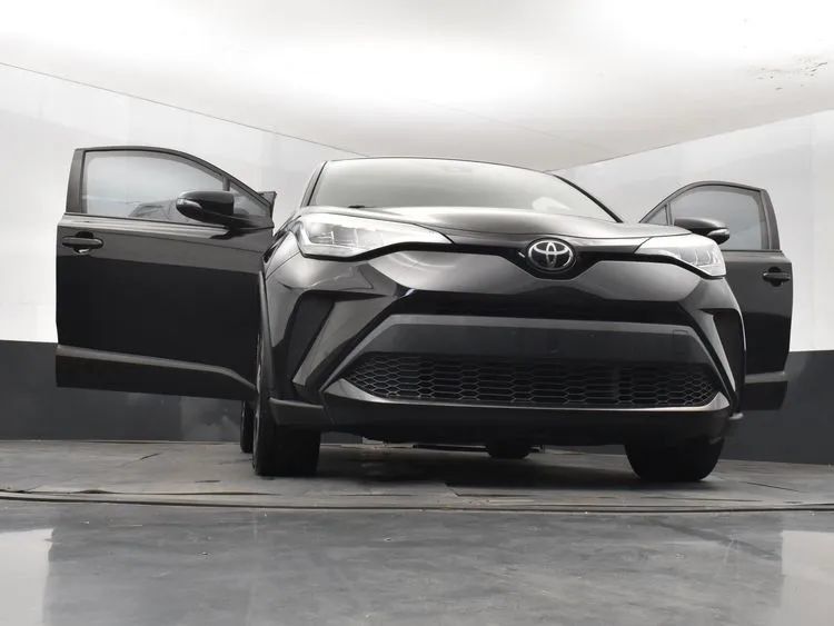 Used 2022 Toyota C-HR XLE FWD image 11