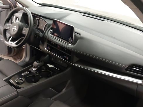 Used 2024 Nissan Rogue SV AWD/4WD image 29
