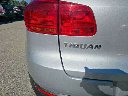 Used 2013 Volkswagen Tiguan S image 21