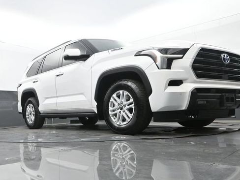 Used 2023 Toyota Sequoia SR5 w/ SR5 Premium Package RWD image 27