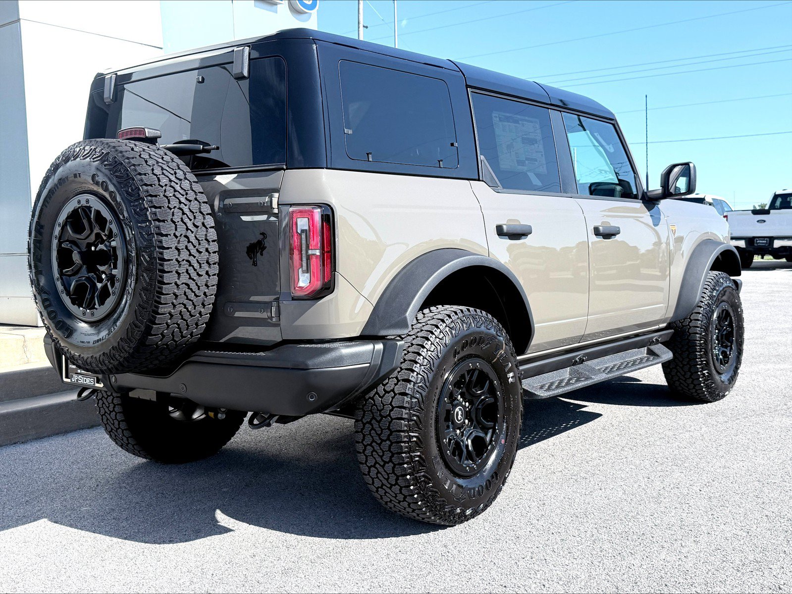New 2026 Ford Bronco Badlands w/ Sasquatch Package AWD/4WD image 7
