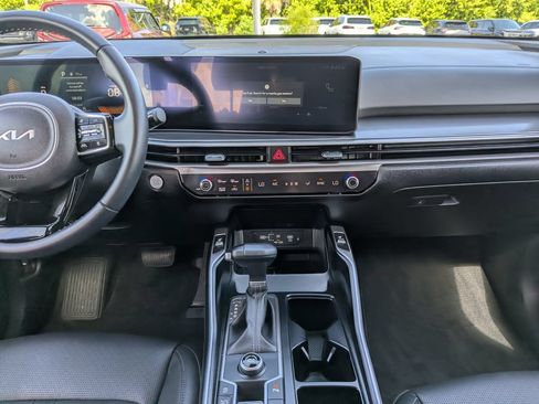 Certified 2025 Kia Sorento S FWD image 15
