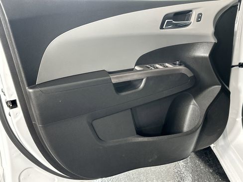 Used 2020 Chevrolet Sonic Premier image 32