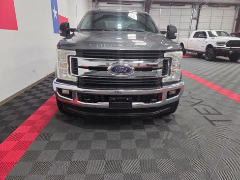 Used 2017 Ford F250 XLT w/ XLT Value Package AWD/4WD image 4