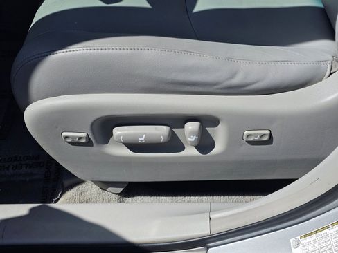 Used 2010 Toyota Highlander Limited AWD/4WD image 33