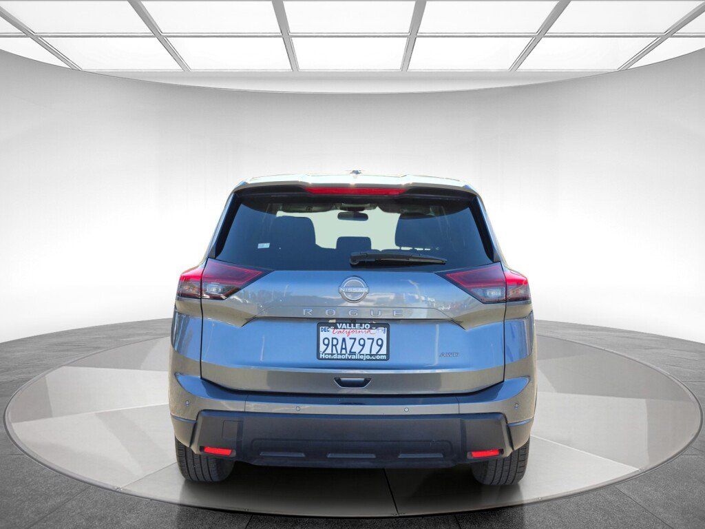 Used 2025 Nissan Rogue SV AWD/4WD image 4
