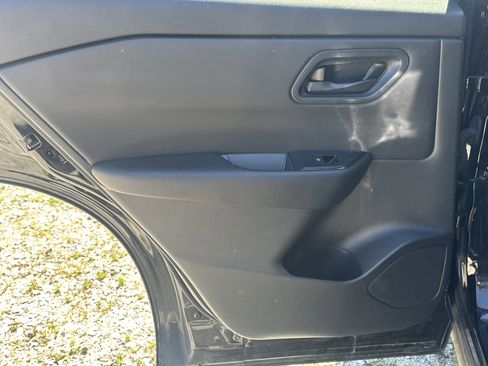 Used 2024 Nissan Rogue S FWD image 18
